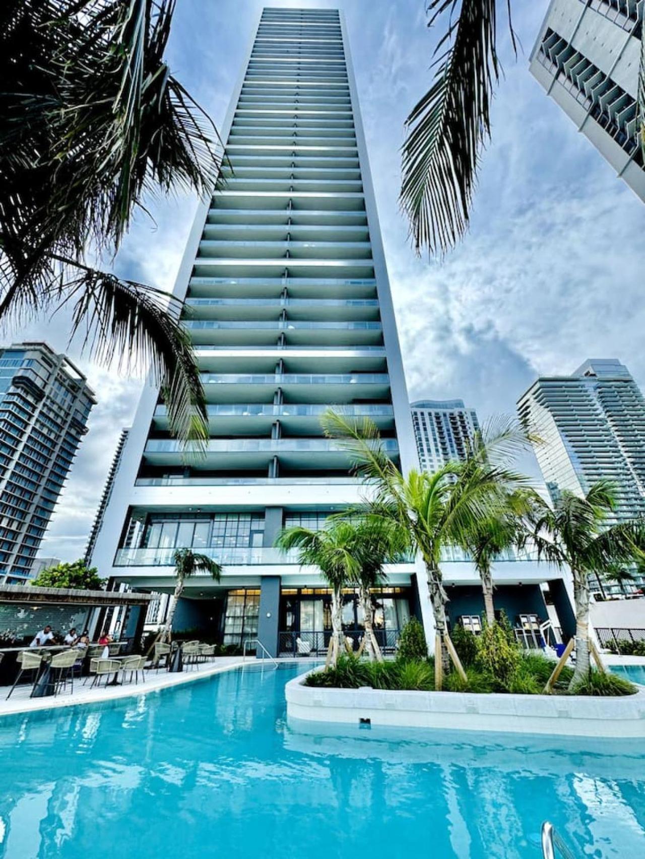 Apartment 49th Floor Ph Collection View *