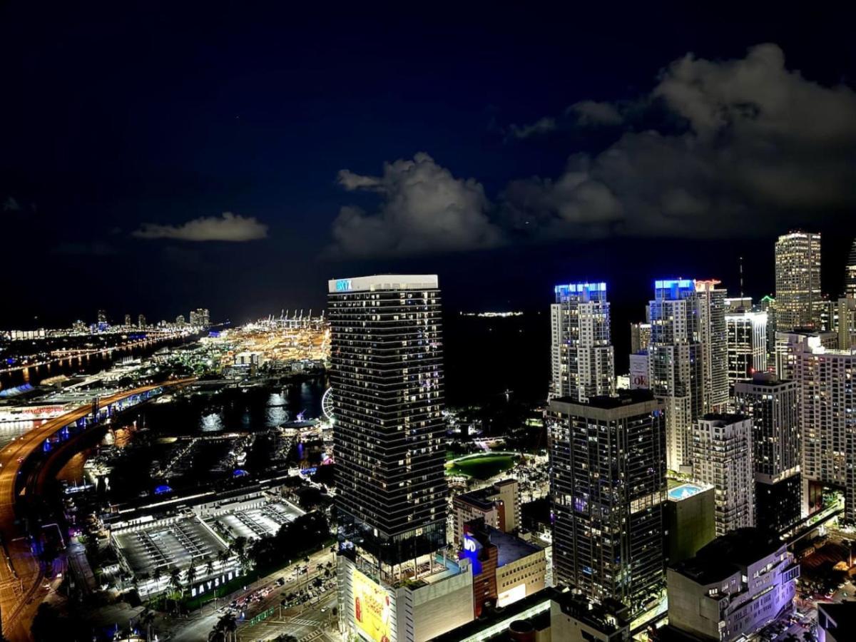 Apartment 49th Floor Ph Collection View