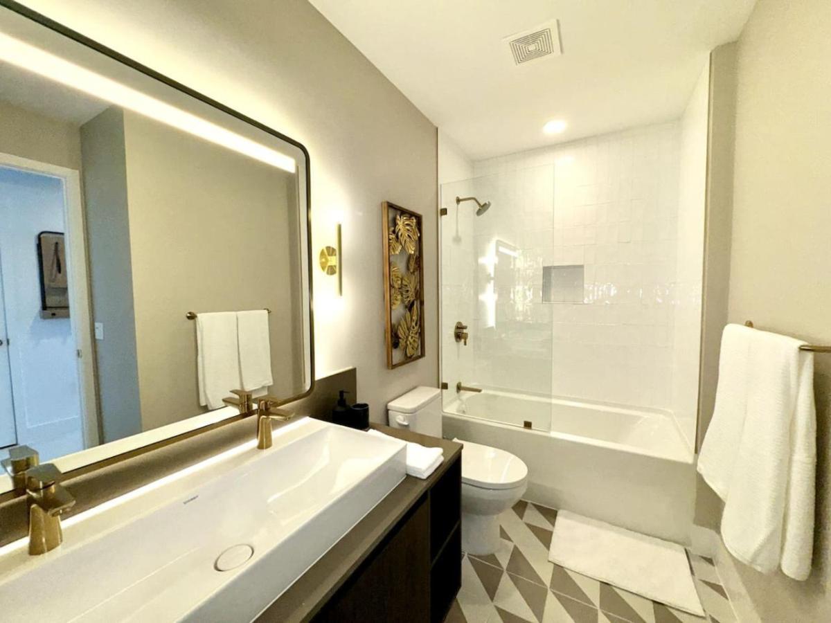 Apartment 49th Floor Ph Collection View