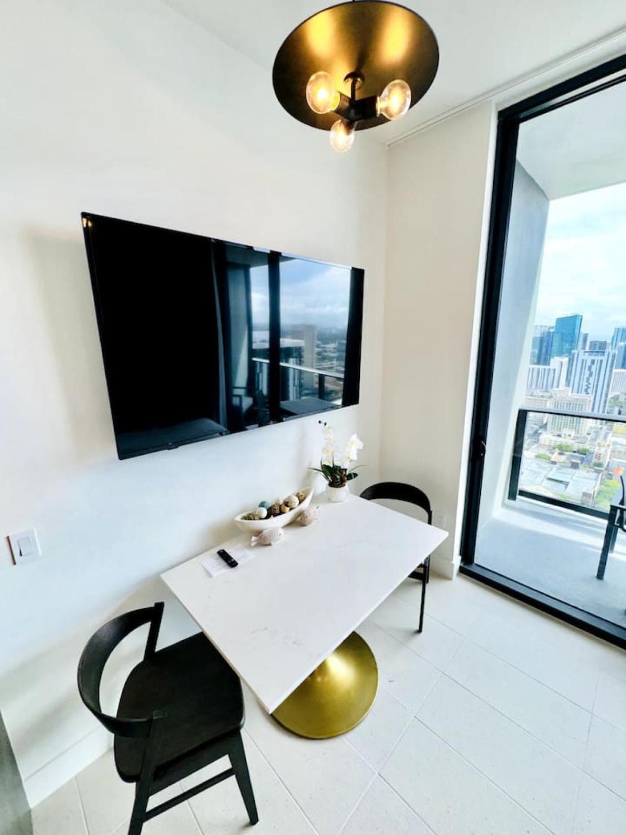 Apartment 49th Floor Ph Collection View *
